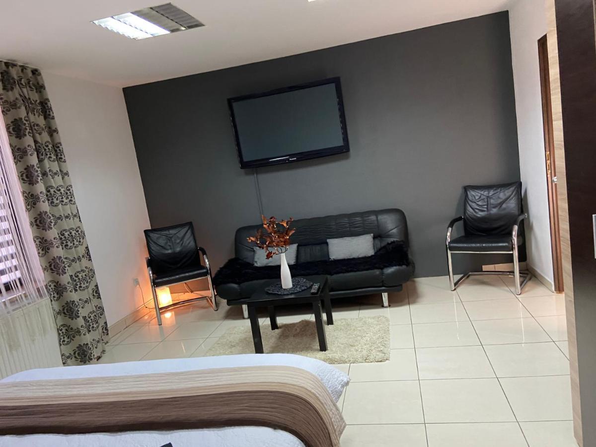 Aqua Apartman Satu Mare Zewnętrze zdjęcie
